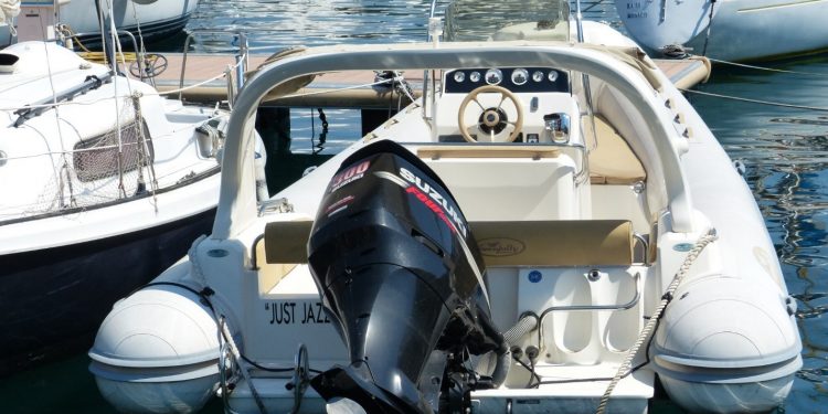 How to Choose a Marine Mechanic for Your Boat Repair