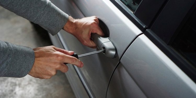 6 great reasons why vehicle owners won’t be stranded when calling out a local locksmith