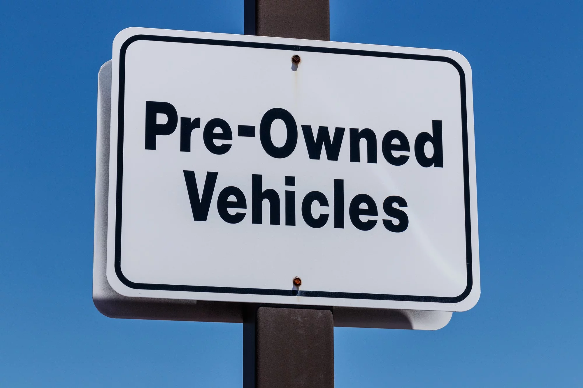 Don’t Get Taken for a Ride: 8 Tips and Tricks for Shopping at Pre-Owned Car Dealerships