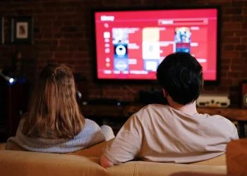 Use These Simple Steps to Connect Your Non-Smart TV to the Internet