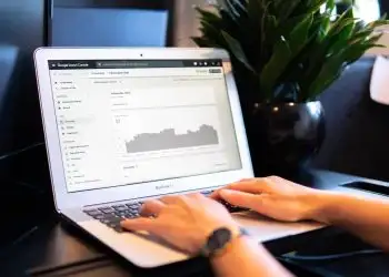 Digital Marketing – In-House vs Outsourcing to Experts