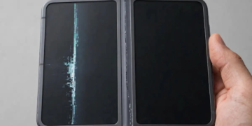 iPhone Duo Screens Are Cracking Along the Hinge Days After Launch: What Owners Should Do